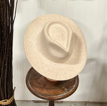 Load image into Gallery viewer, Gigi Pip felt hat
