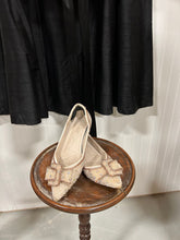 Load image into Gallery viewer, Mei Ti Meng Evening shoes, size 7 1/2,
