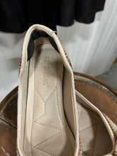 Load image into Gallery viewer, Mei Ti Meng Evening shoes, size 7 1/2,
