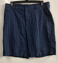 Load image into Gallery viewer, Bolle’ golf, shorts, size 38
