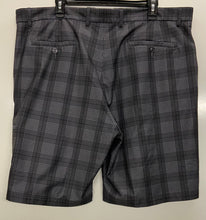 Load image into Gallery viewer, Pebble Beach, shorts, size 42
