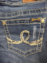 Load image into Gallery viewer, 7 for all Mankind, Shorts, size 6
