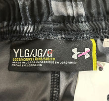 Load image into Gallery viewer, UnderArmour, shorts, size Youth Large
