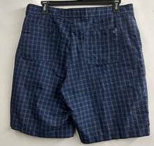 Load image into Gallery viewer, Bolle’ golf, shorts, size 38
